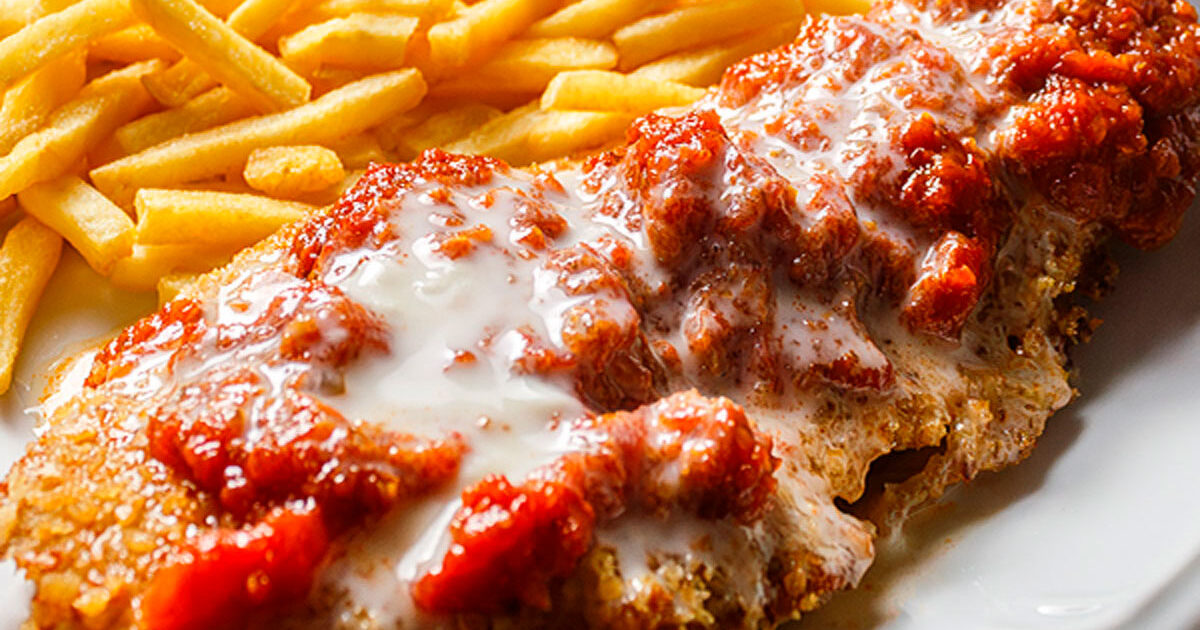 PARMEGIANA DE FRANGO